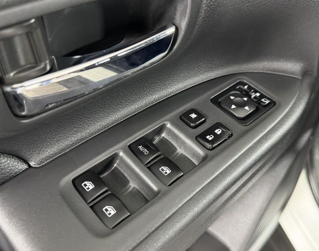 Mitsubishi Outlander  Inform 2WD