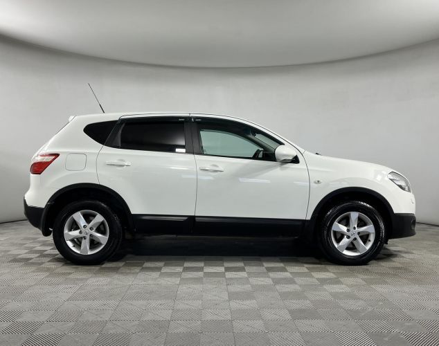 Nissan Qashqai  SE