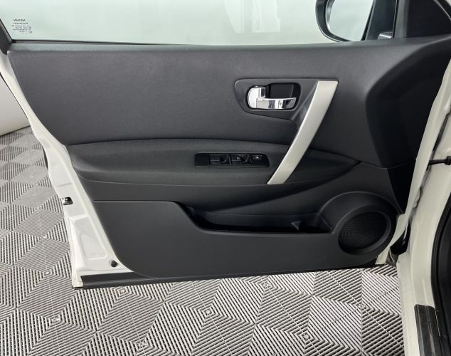 Nissan Qashqai  SE