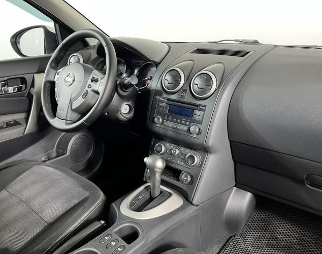 Nissan Qashqai  SE