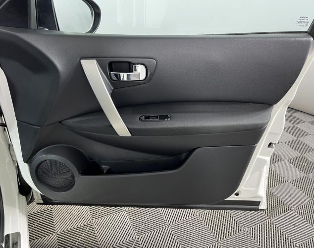 Nissan Qashqai  SE