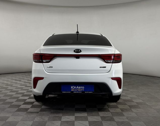 Kia Rio  Luxe Red Line