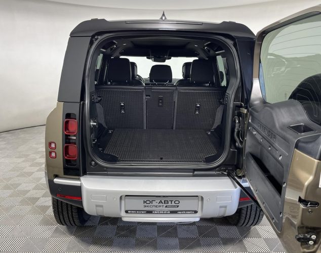 Land Rover Defender  X