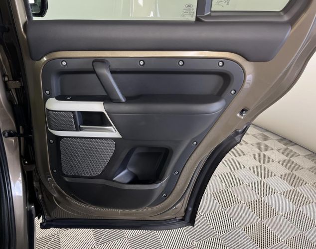 Land Rover Defender  X