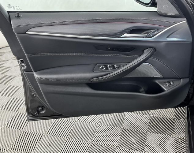 BMW 5 серия  