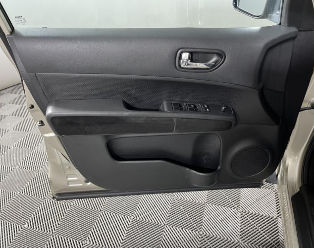 Nissan X-Trail  XE