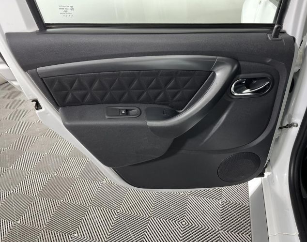 Renault Duster  Drive