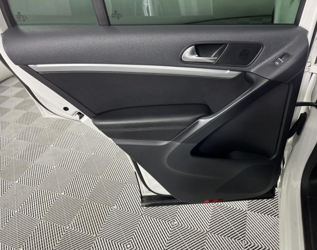 Volkswagen Tiguan  Adventure