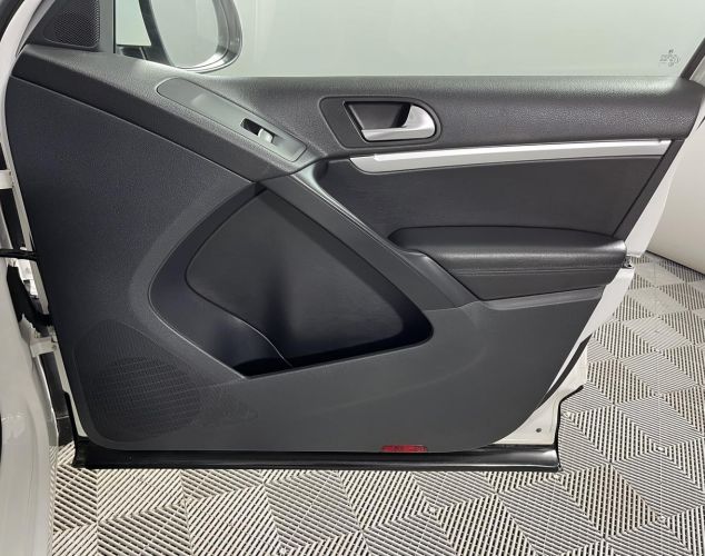 Volkswagen Tiguan  Adventure