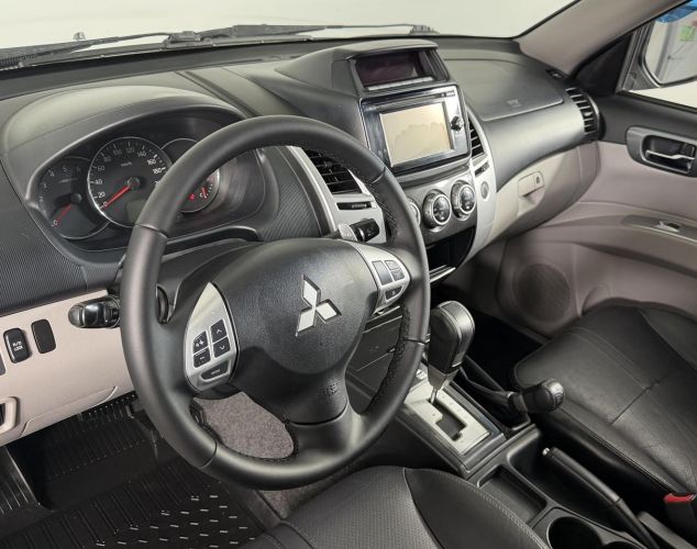 Mitsubishi Pajero Sport  Instyle