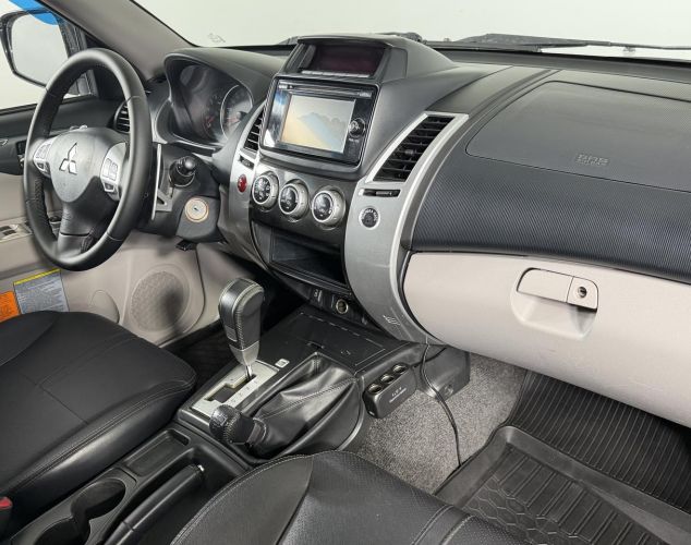 Mitsubishi Pajero Sport  Instyle