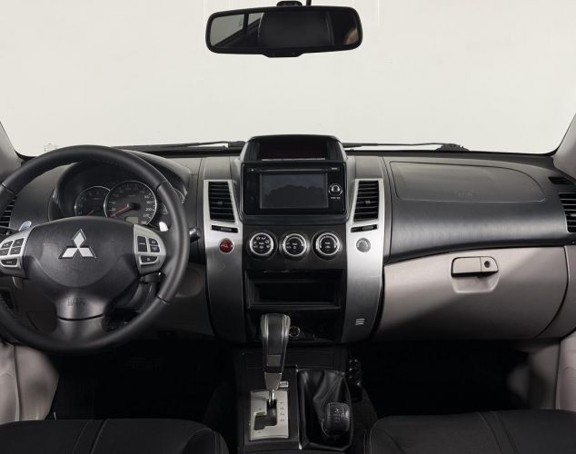 Mitsubishi Pajero Sport  Instyle