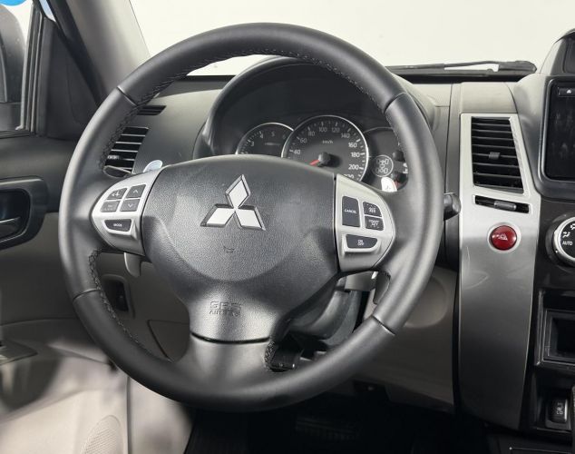 Mitsubishi Pajero Sport  Instyle