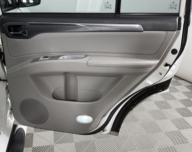 Mitsubishi Pajero Sport  Instyle