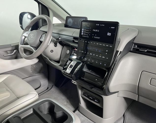 Hyundai Staria  