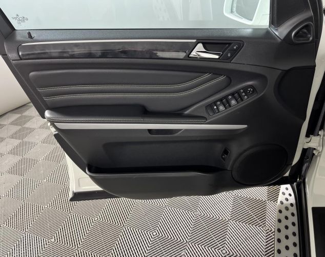 Mercedes-Benz M-Класс  