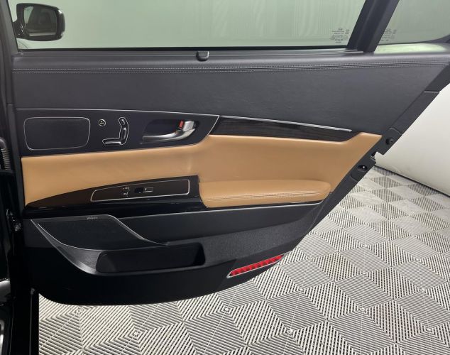 Kia Quoris  Premium 