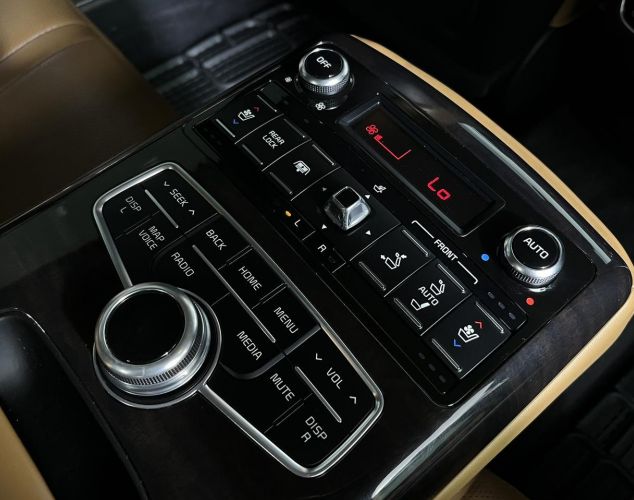 Kia Quoris  Premium 