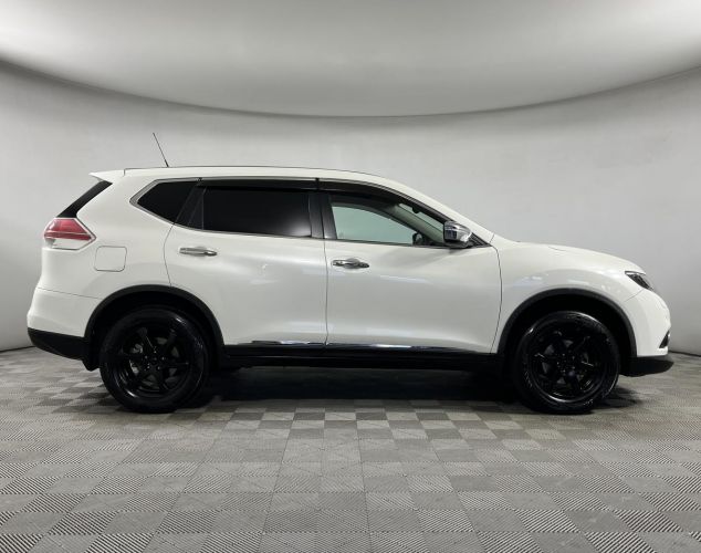 Nissan X-Trail  SE