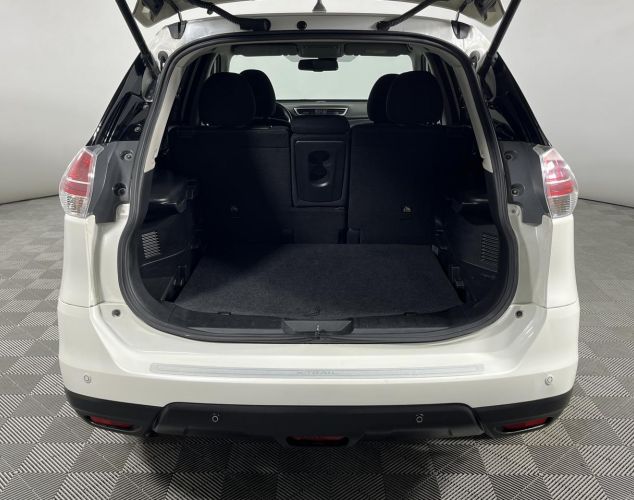 Nissan X-Trail  SE