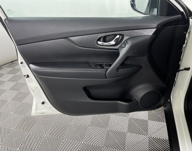 Nissan X-Trail  SE
