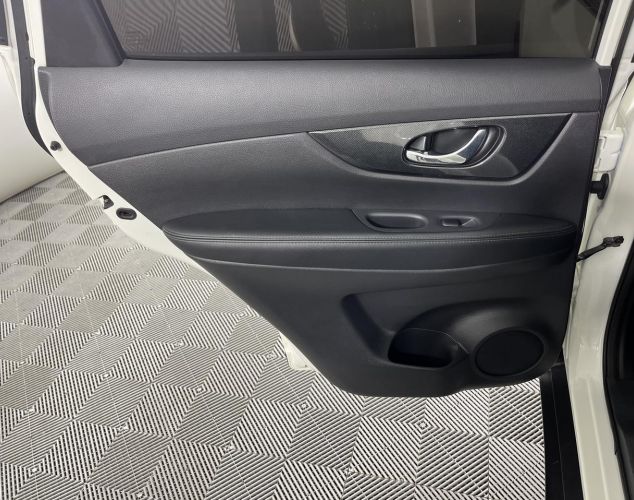 Nissan X-Trail  SE