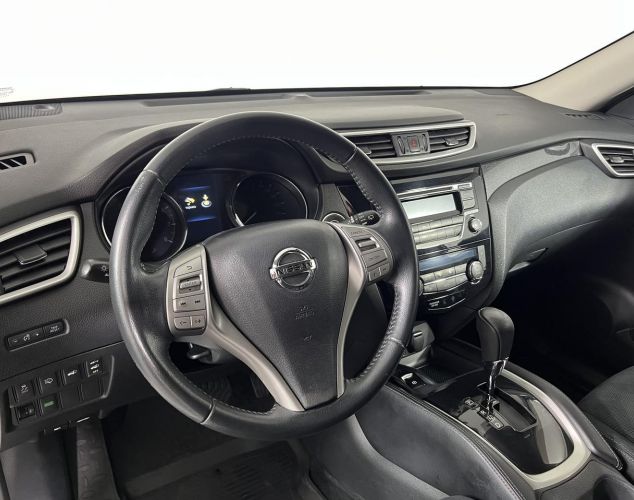 Nissan X-Trail  SE