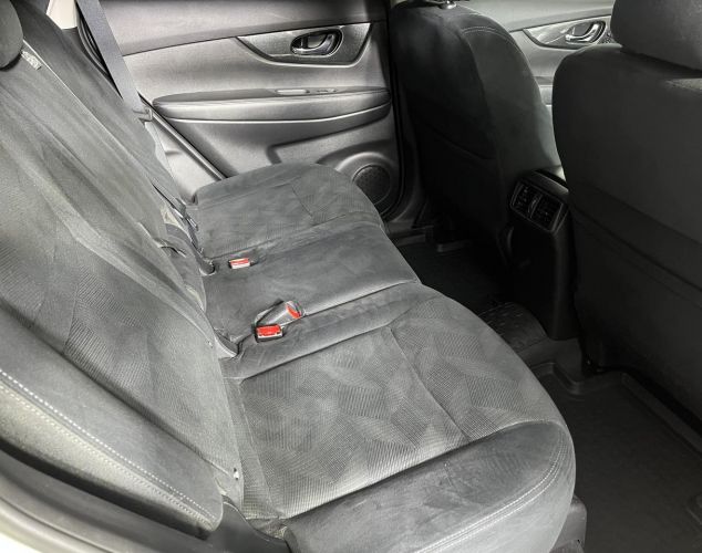 Nissan X-Trail  SE