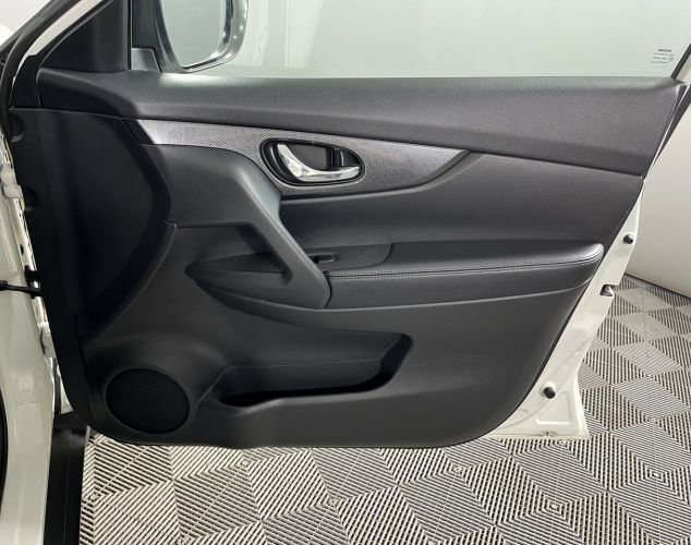 Nissan X-Trail  SE