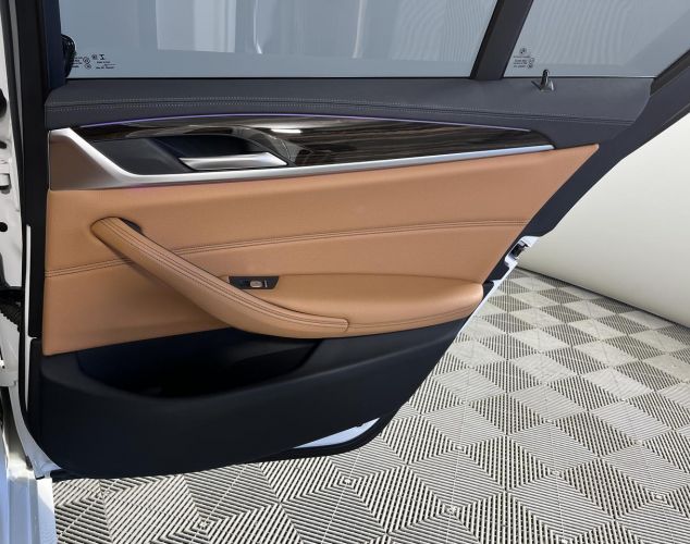 BMW 5 серия  