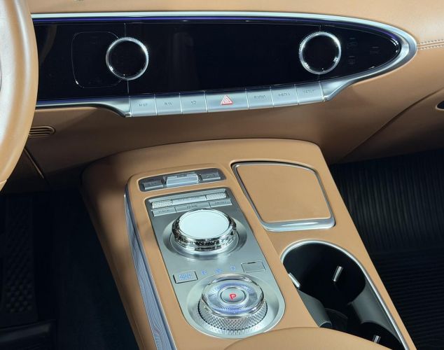 Genesis GV70  