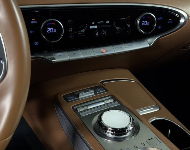 Genesis GV70  