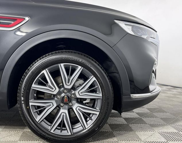 Hongqi HS5  