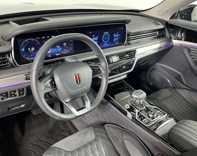 Hongqi HS5  