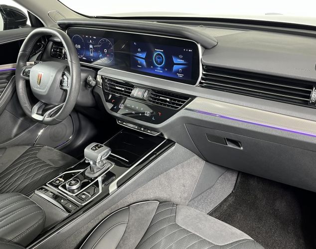 Hongqi HS5  