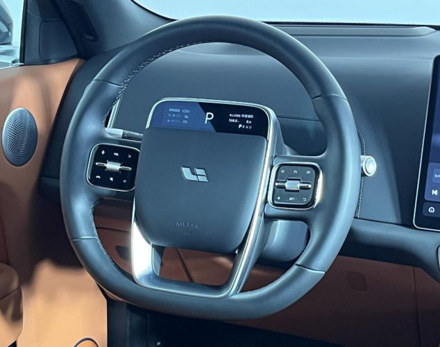 LiXiang (Li Auto) L9  Ultra