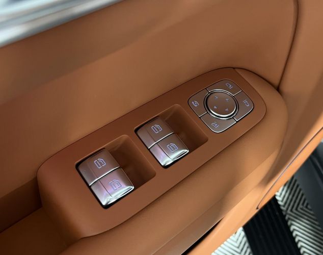 LiXiang (Li Auto) L9  Ultra