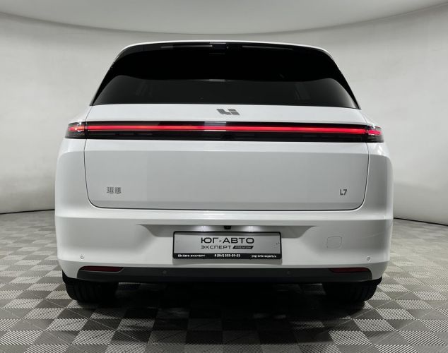 LiXiang (Li Auto) L7  