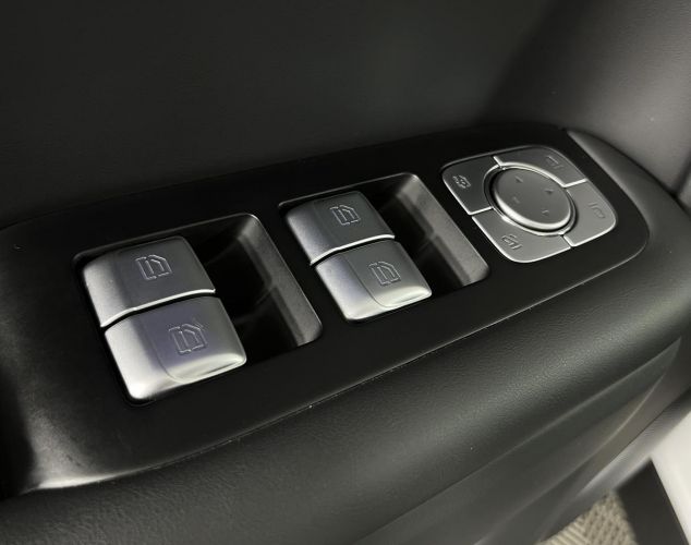 LiXiang (Li Auto) L7  