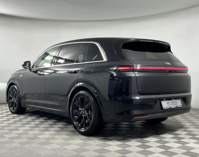 LiXiang (Li Auto) L7  