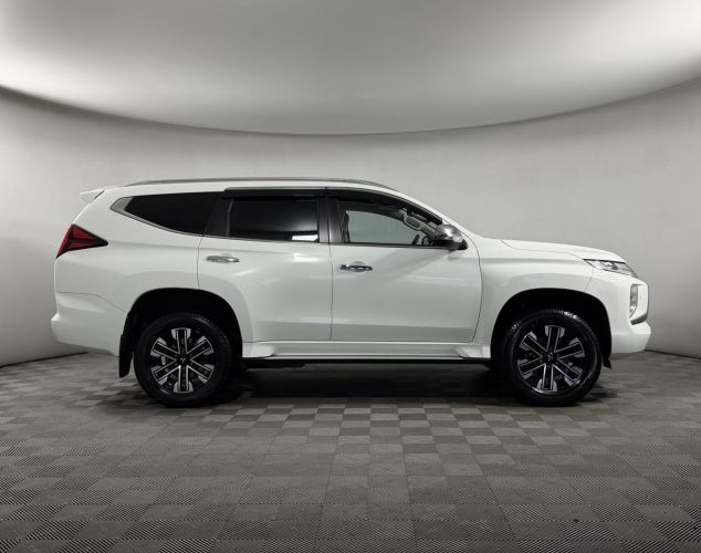 Mitsubishi Montero Sport  Base