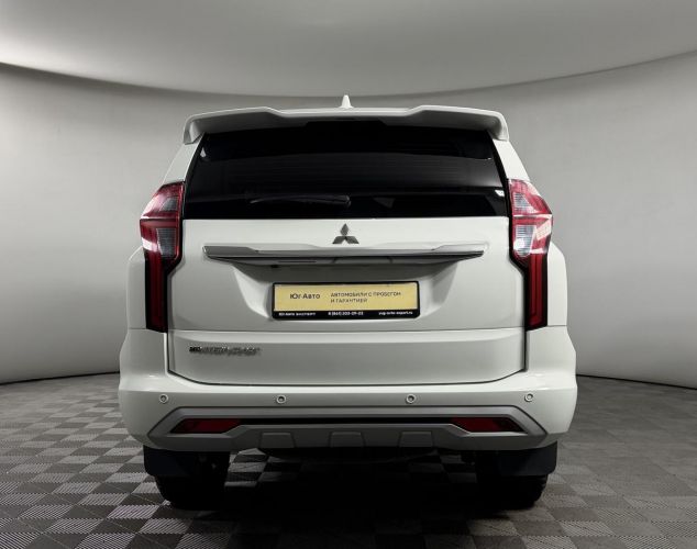 Mitsubishi Montero Sport  Base