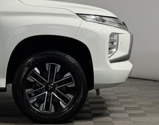 Mitsubishi Montero Sport  Base