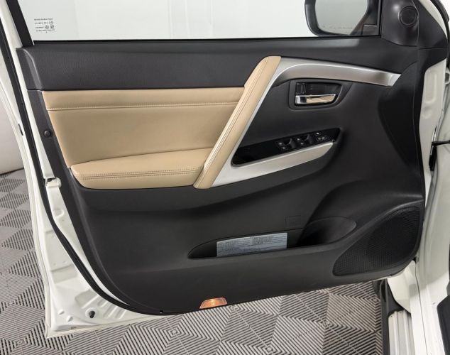 Mitsubishi Montero Sport  Base