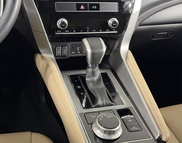 Mitsubishi Montero Sport  Base