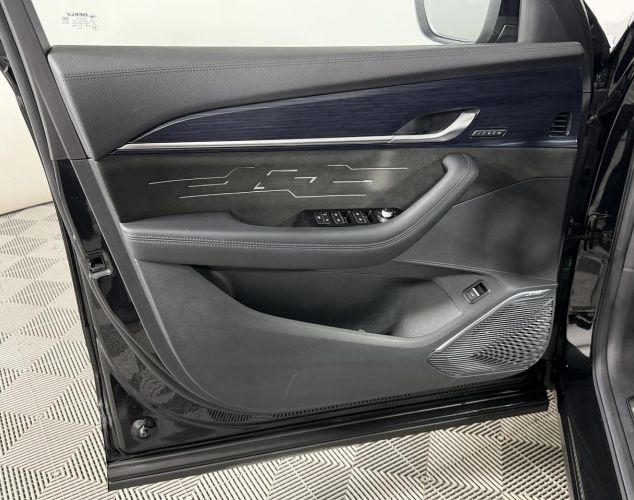 Geely Monjaro  Flagship 8AT