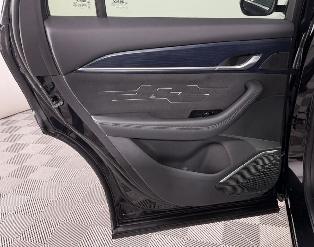 Geely Monjaro  Flagship 8AT
