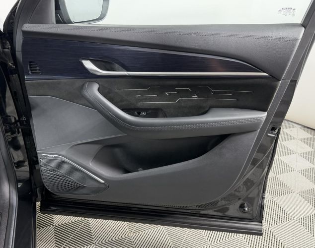 Geely Monjaro  Flagship 8AT