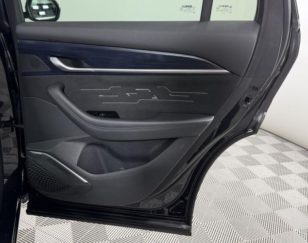 Geely Monjaro  Flagship 8AT