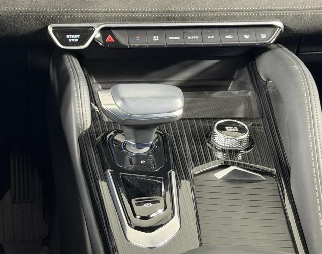 Geely Monjaro  Flagship 8AT
